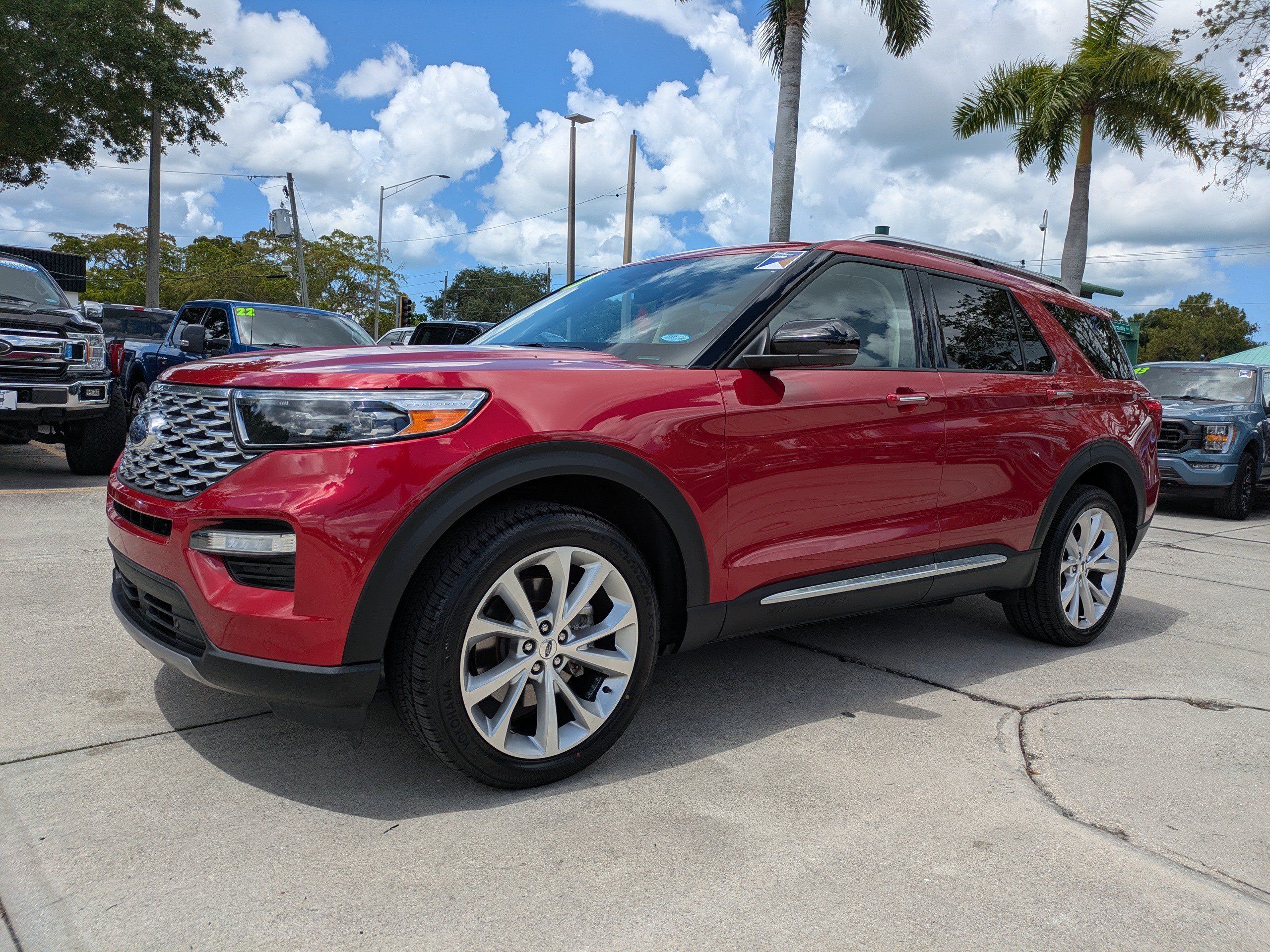 Certified 2022 Ford Explorer Platinum w/ Technology Package AWD/4WD image 7