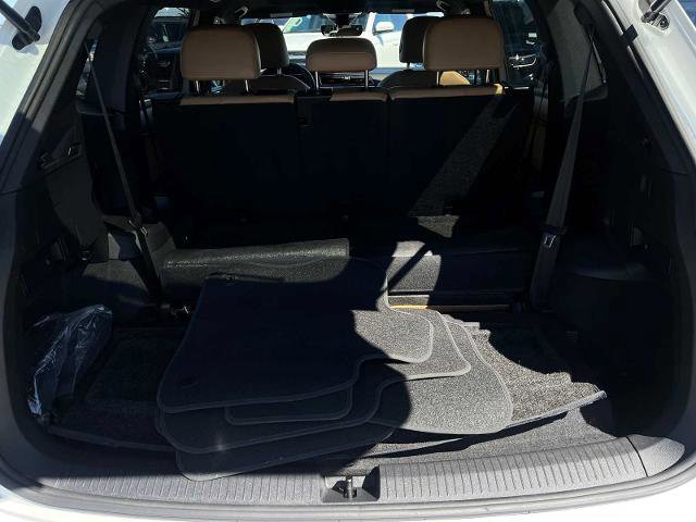 Used 2023 Volkswagen Tiguan SE R-Line image 17