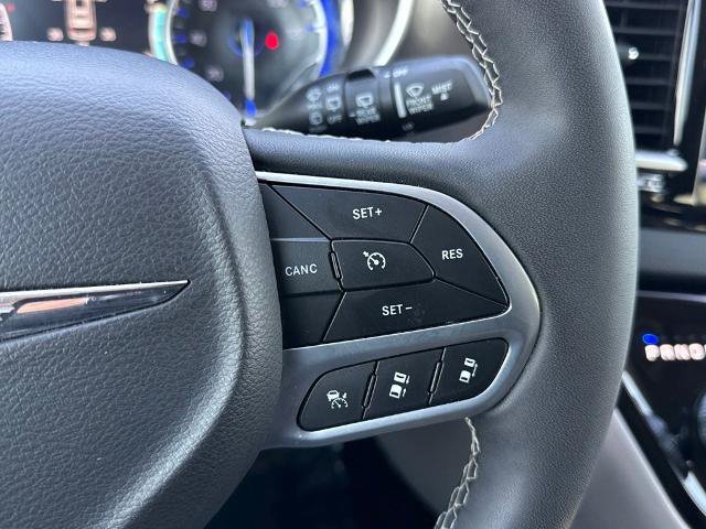 Used 2024 Chrysler Pacifica Touring-L FWD image 19