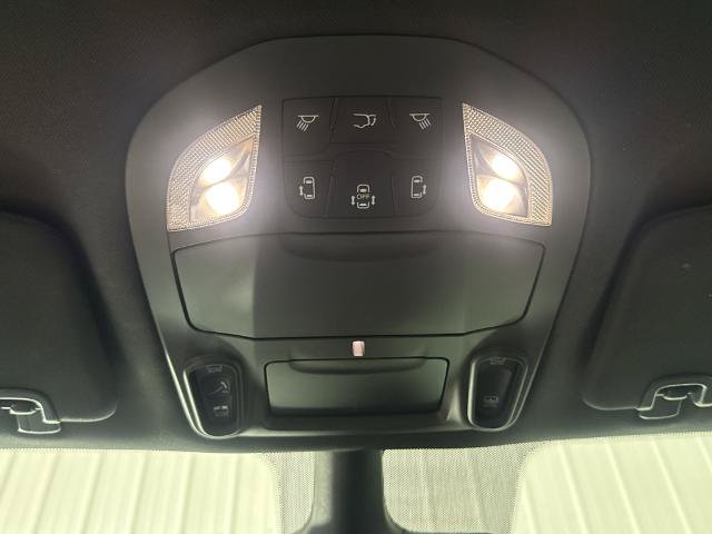 Used 2025 Chrysler Pacifica Limited FWD image 25
