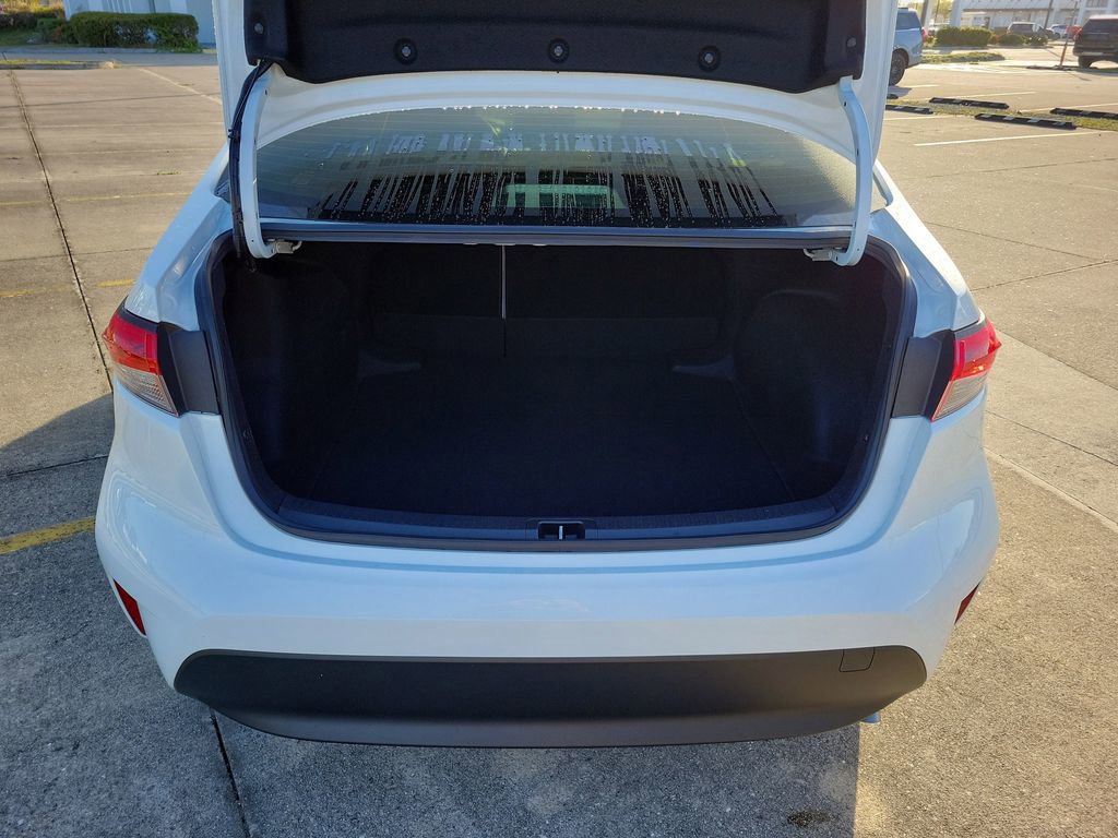 Used 2025 Toyota Corolla LE image 9