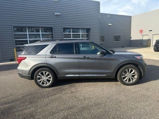 Certified 2023 Ford Explorer XLT w/ Equipment Group 202A RWD image 3