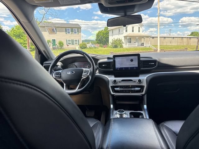 Certified 2022 Ford Explorer XLT w/ Equipment Group 202A AWD/4WD image 40