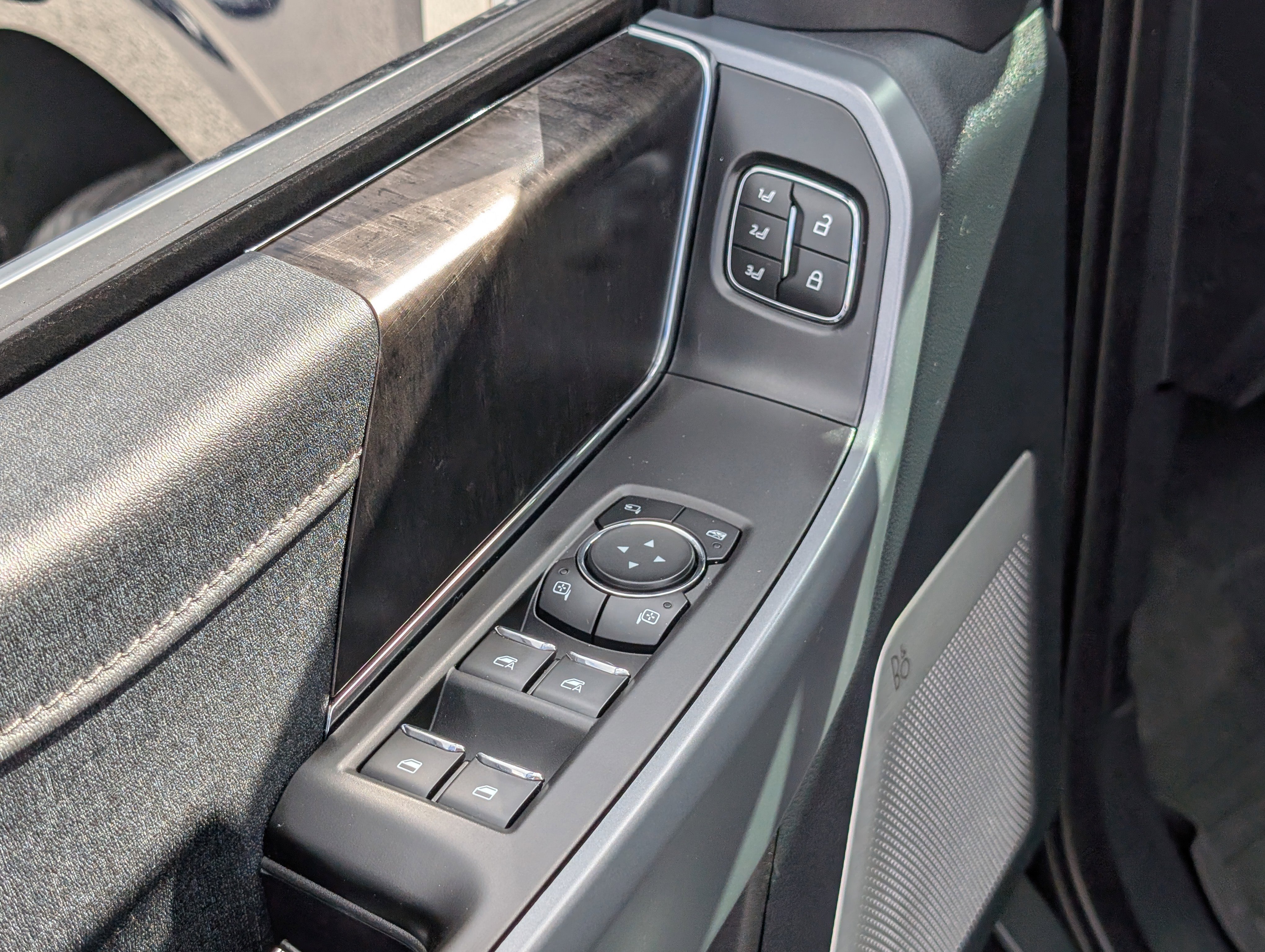 Certified 2022 Ford F150 Lariat w/ Equipment Group 502A High image 21