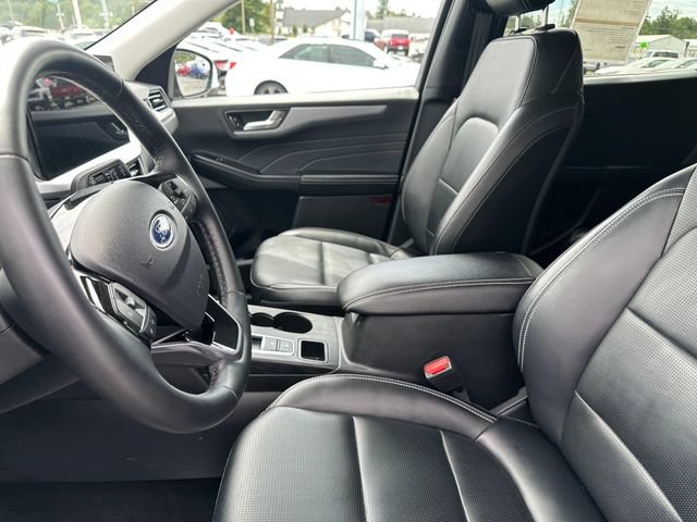 Certified 2025 Ford Escape Platinum AWD/4WD image 9