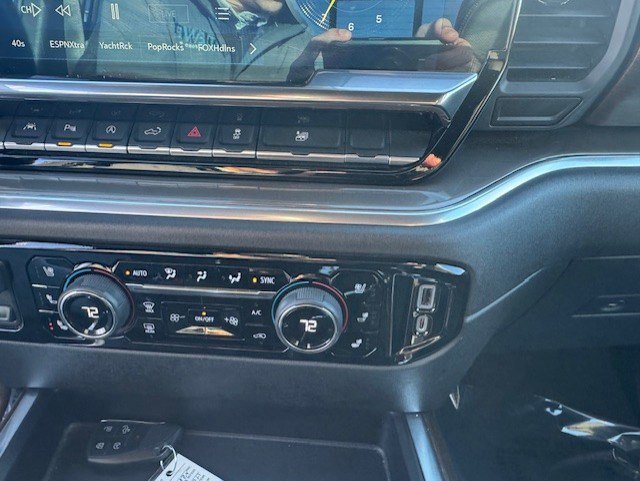 Used 2022 Chevrolet Silverado 1500 High Country w/ High Country Premium Package AWD/4WD image 25