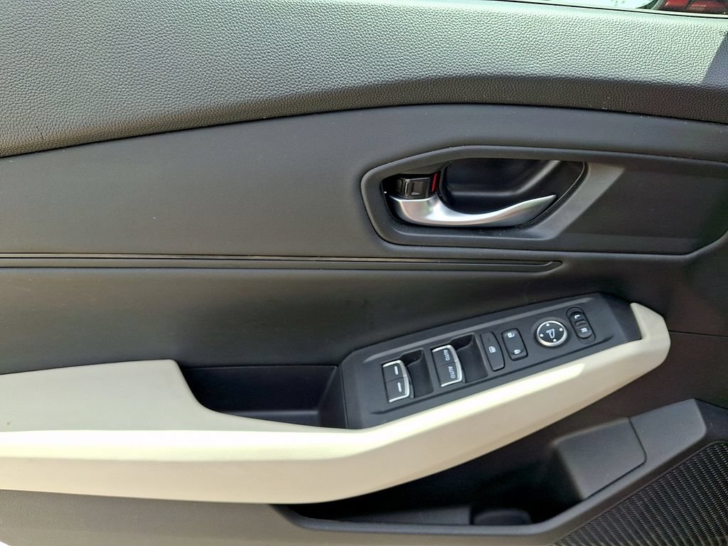 Used 2025 Honda Accord SE image 12