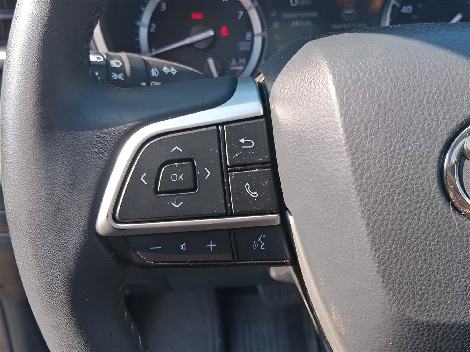 Used 2022 Toyota Highlander XLE FWD image 20