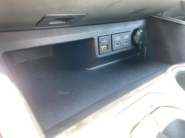 Used 2022 Toyota Highlander XLE FWD image 21