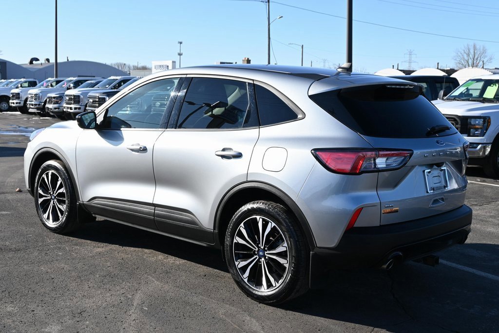 Certified 2022 Ford Escape SE w/ SE Sport Appearance Package image 3