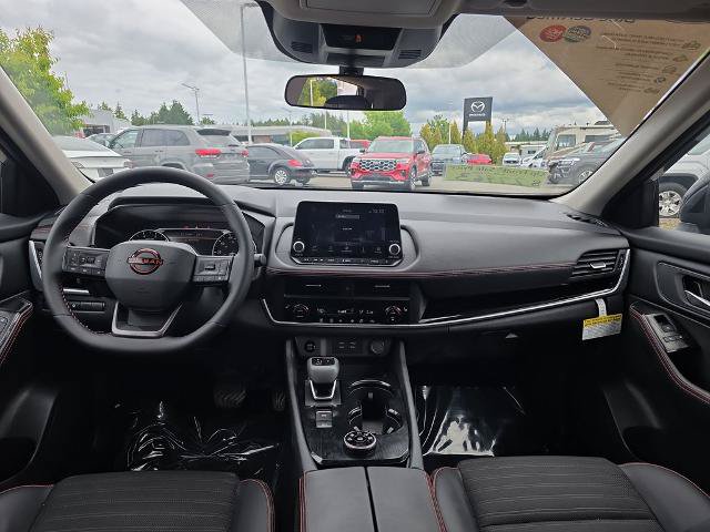 Used 2025 Nissan Rogue SV AWD/4WD image 16