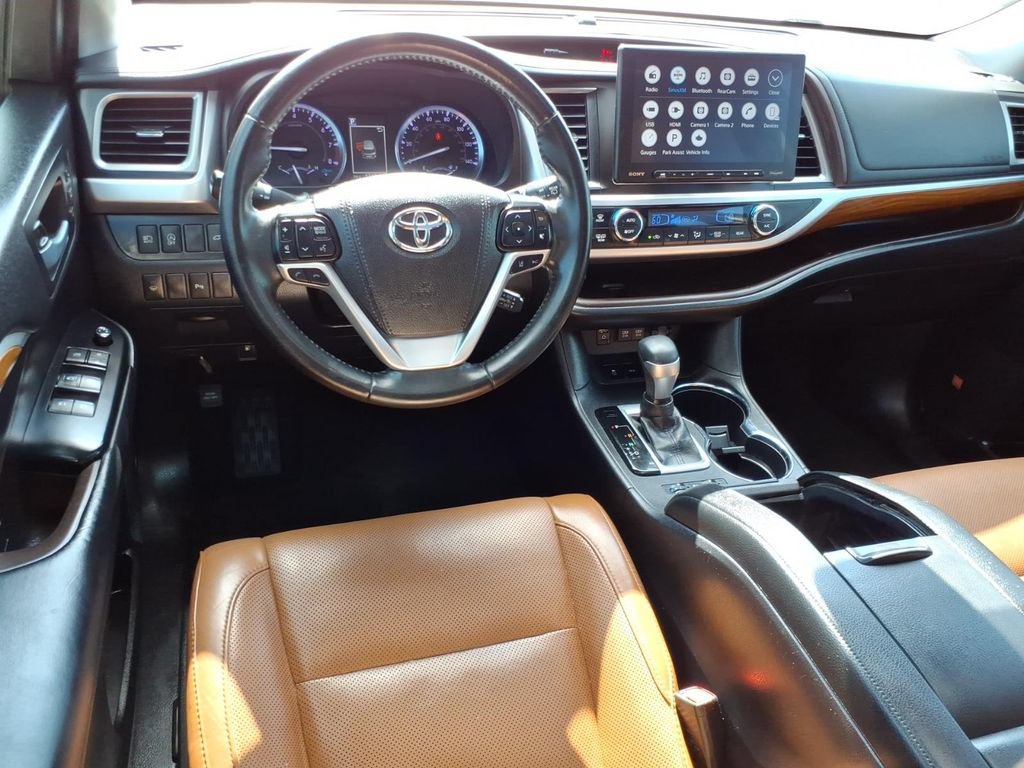 Used 2019 Toyota Highlander Limited FWD image 14