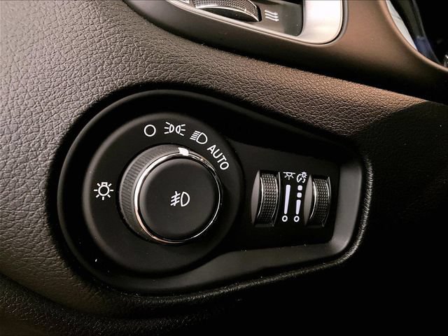 Used 2021 Jeep Renegade Latitude w/ Convenience Group AWD/4WD image 30