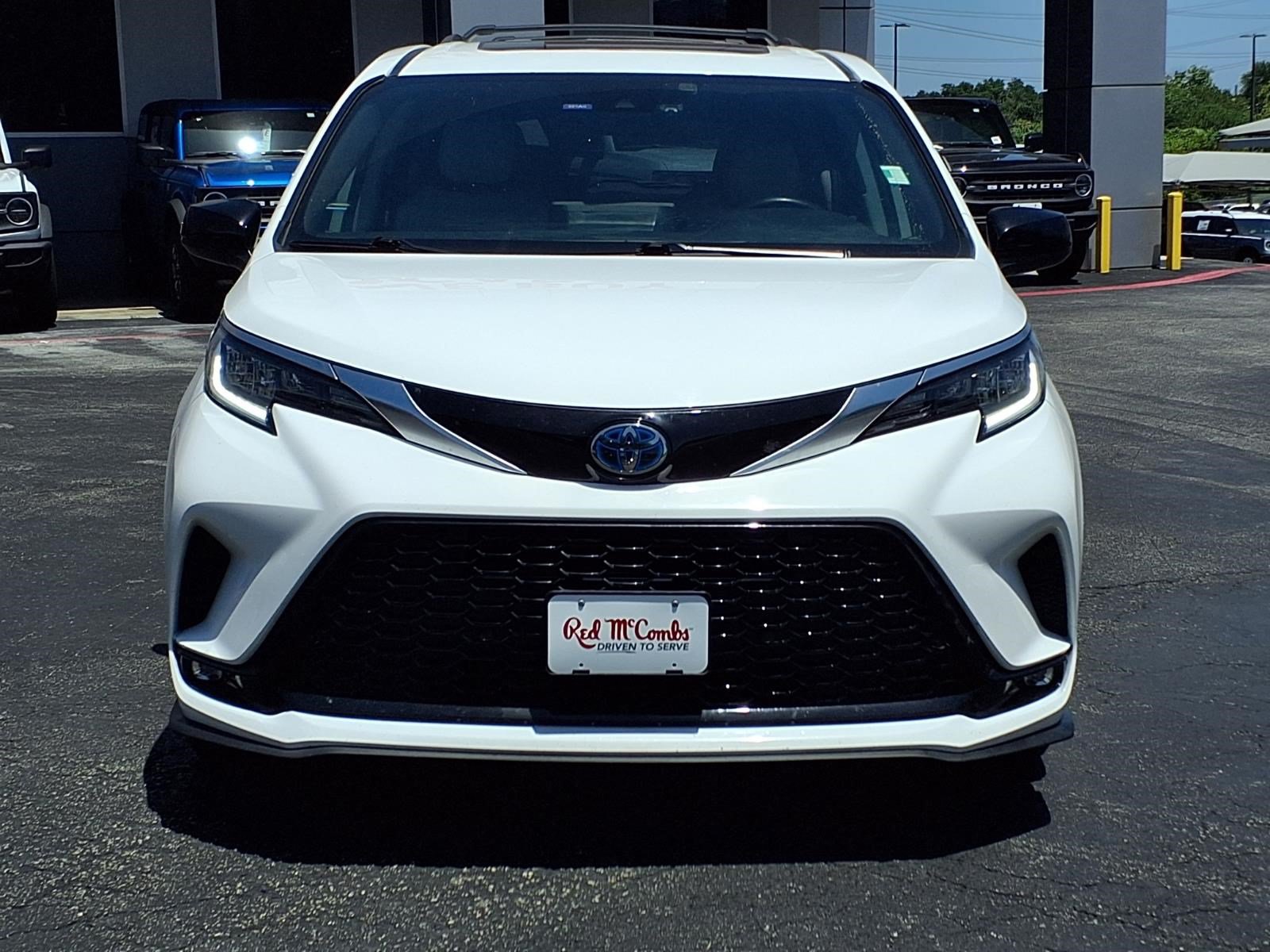 Used 2023 Toyota Sienna XSE FWD video 2