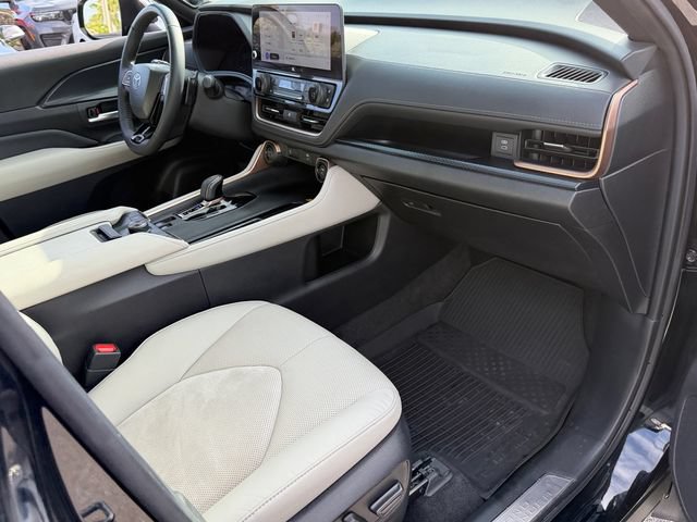 Used 2024 Toyota Grand Highlander AWD Hybrid image 18