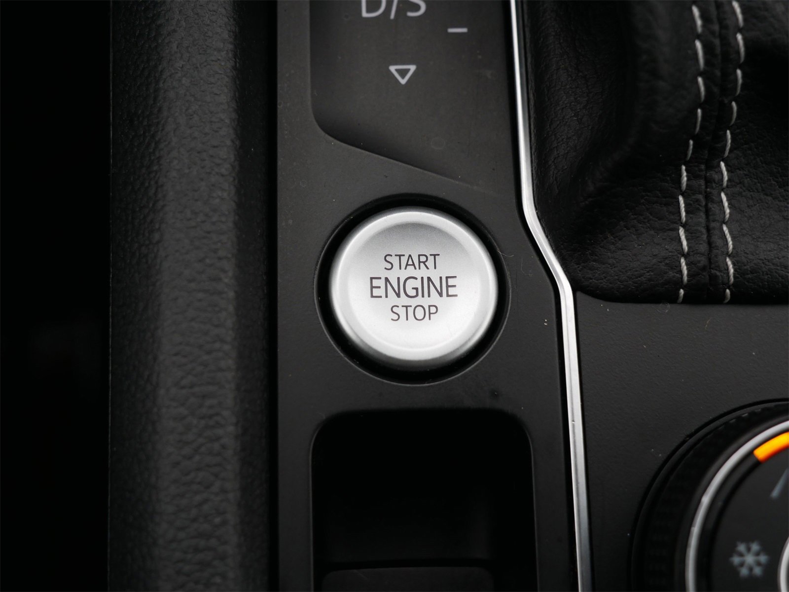 Used 2021 Volkswagen Atlas Cross Sport SE w/ Panoramic Sunroof Package image 27