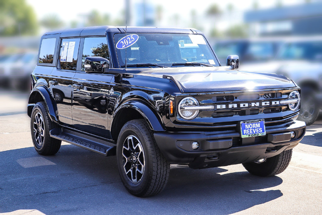 Certified 2025 Ford Bronco Outer Banks AWD/4WD image 4