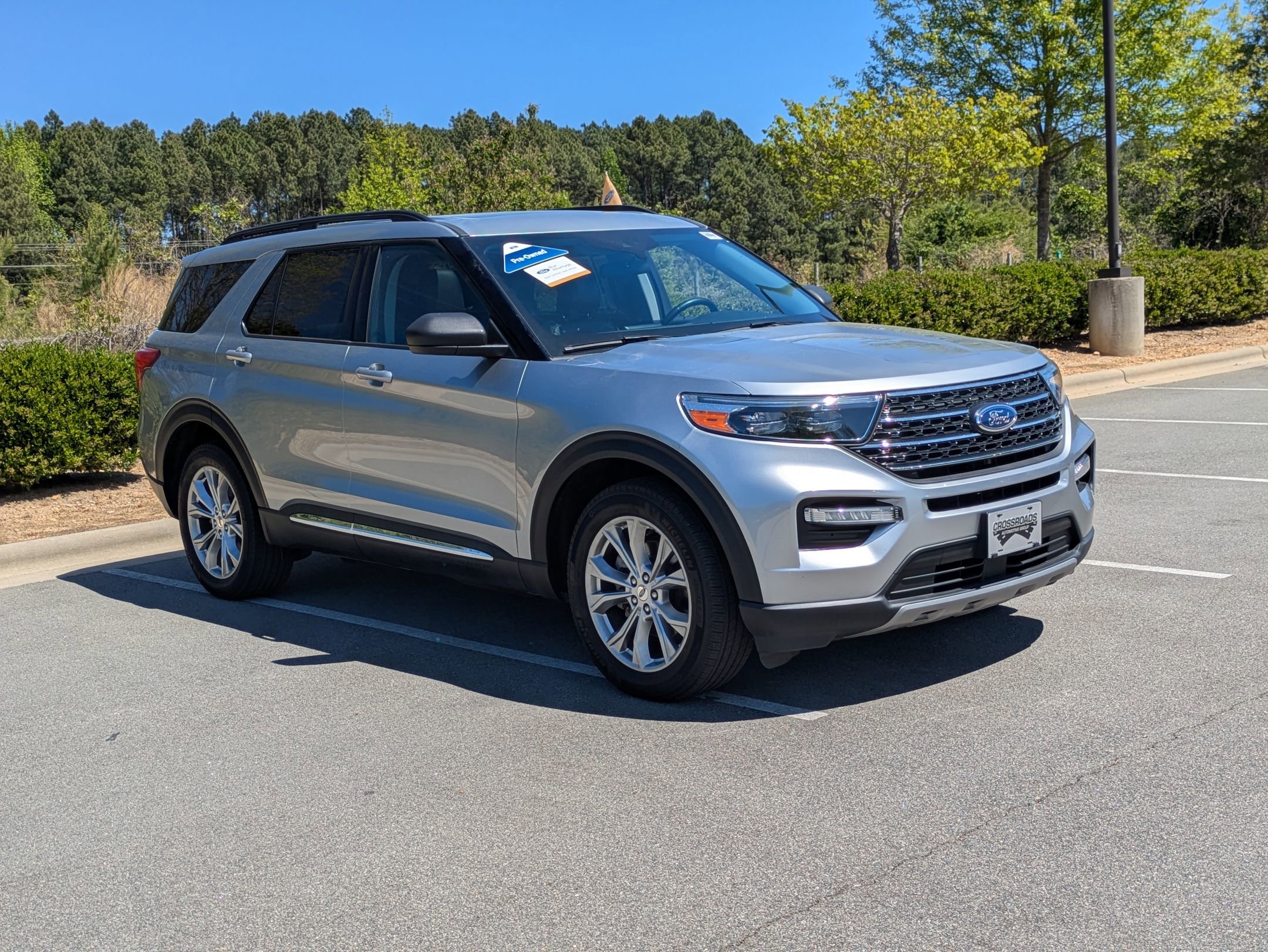 Certified 2024 Ford Explorer XLT w/ Equipment Group 202A AWD/4WD image 1