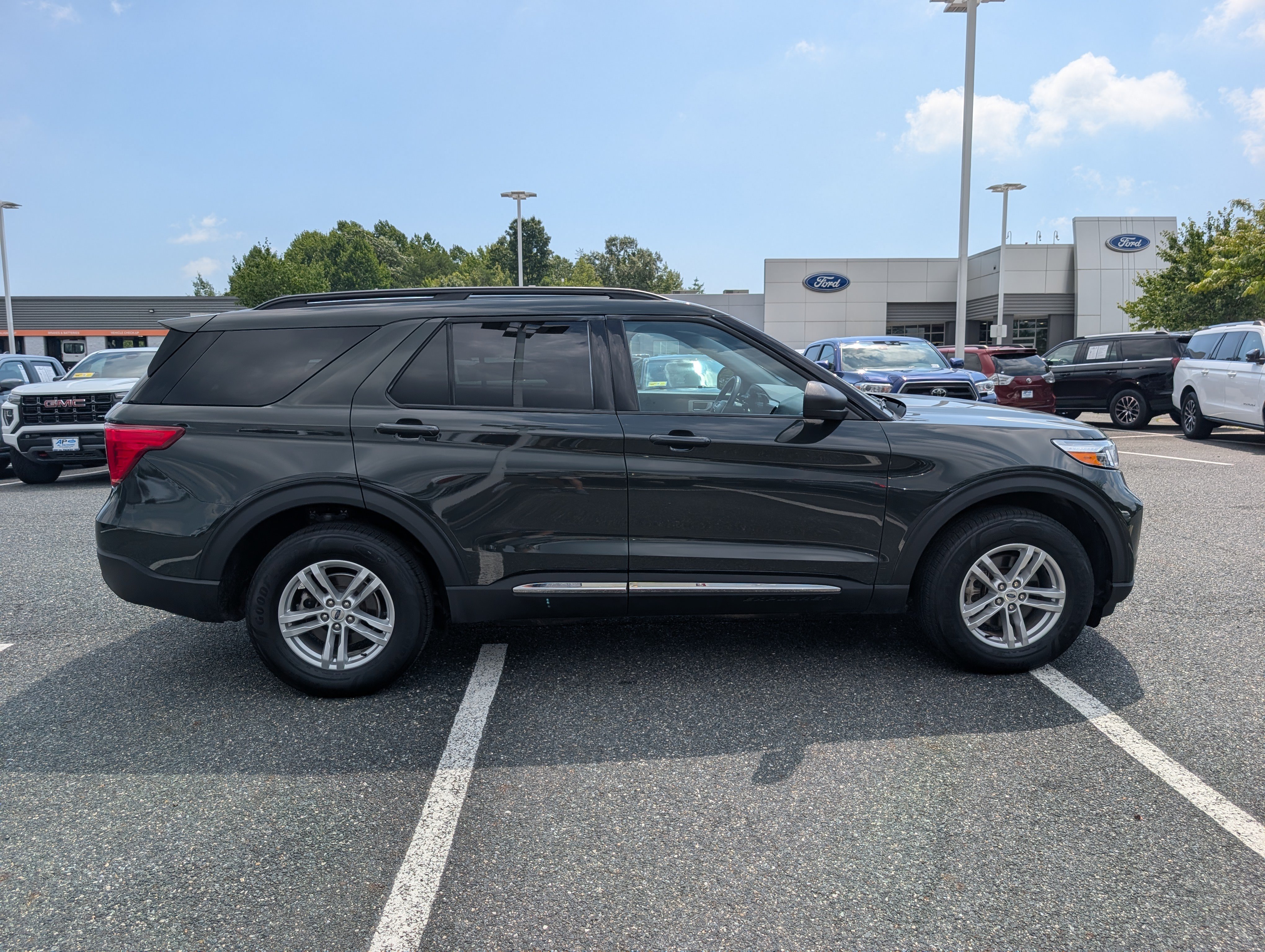 Certified 2023 Ford Explorer XLT AWD/4WD image 2