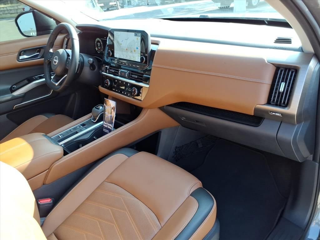 Used 2023 Nissan Pathfinder Platinum image 9