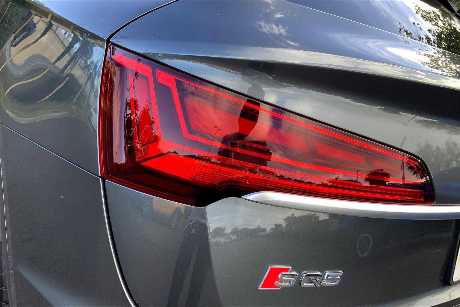 Used 2022 Audi SQ5 Premium image 32