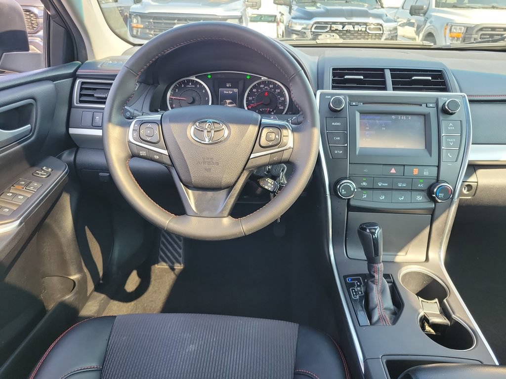 Used 2017 Toyota Camry SE w/ Moonroof Package FWD image 12