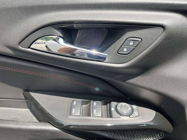 Used 2025 Chevrolet Trax RS w/ Sunroof Package FWD image 17