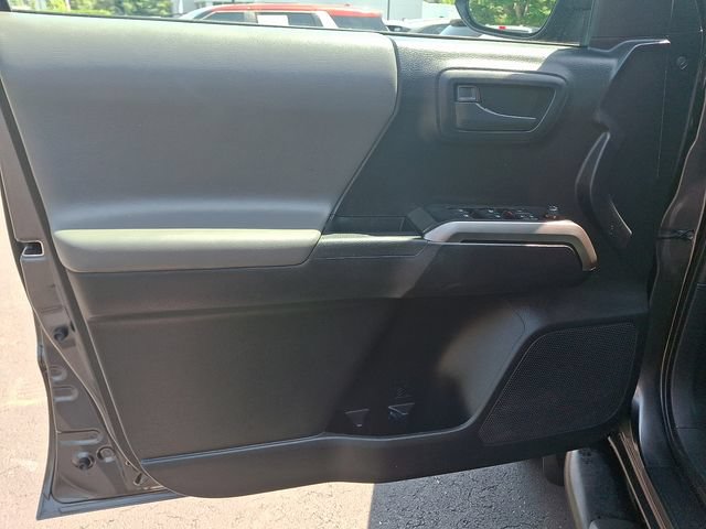 Used 2019 Toyota Tacoma SR5 AWD/4WD image 13