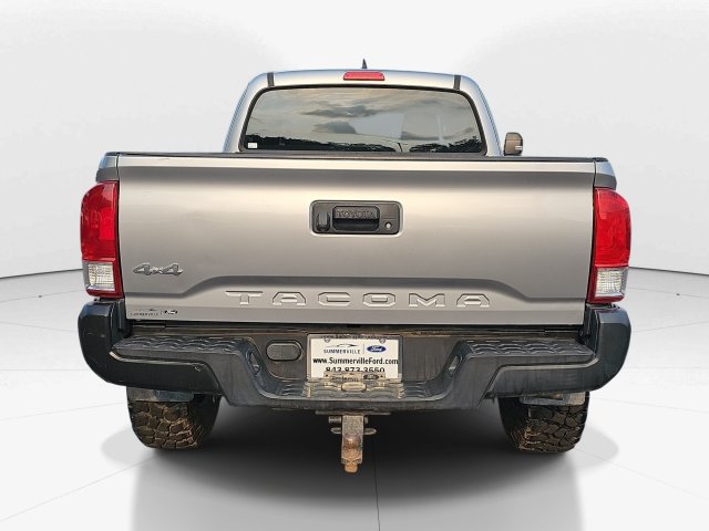 Used 2017 Toyota Tacoma SR AWD/4WD image 4