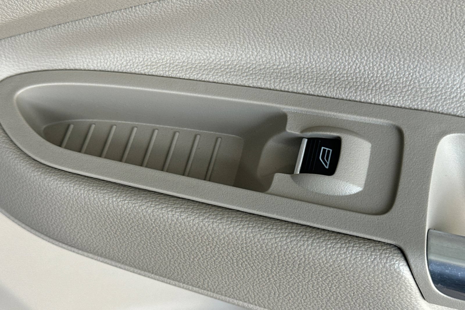 Certified 2018 Ford Escape Titanium FWD image 22