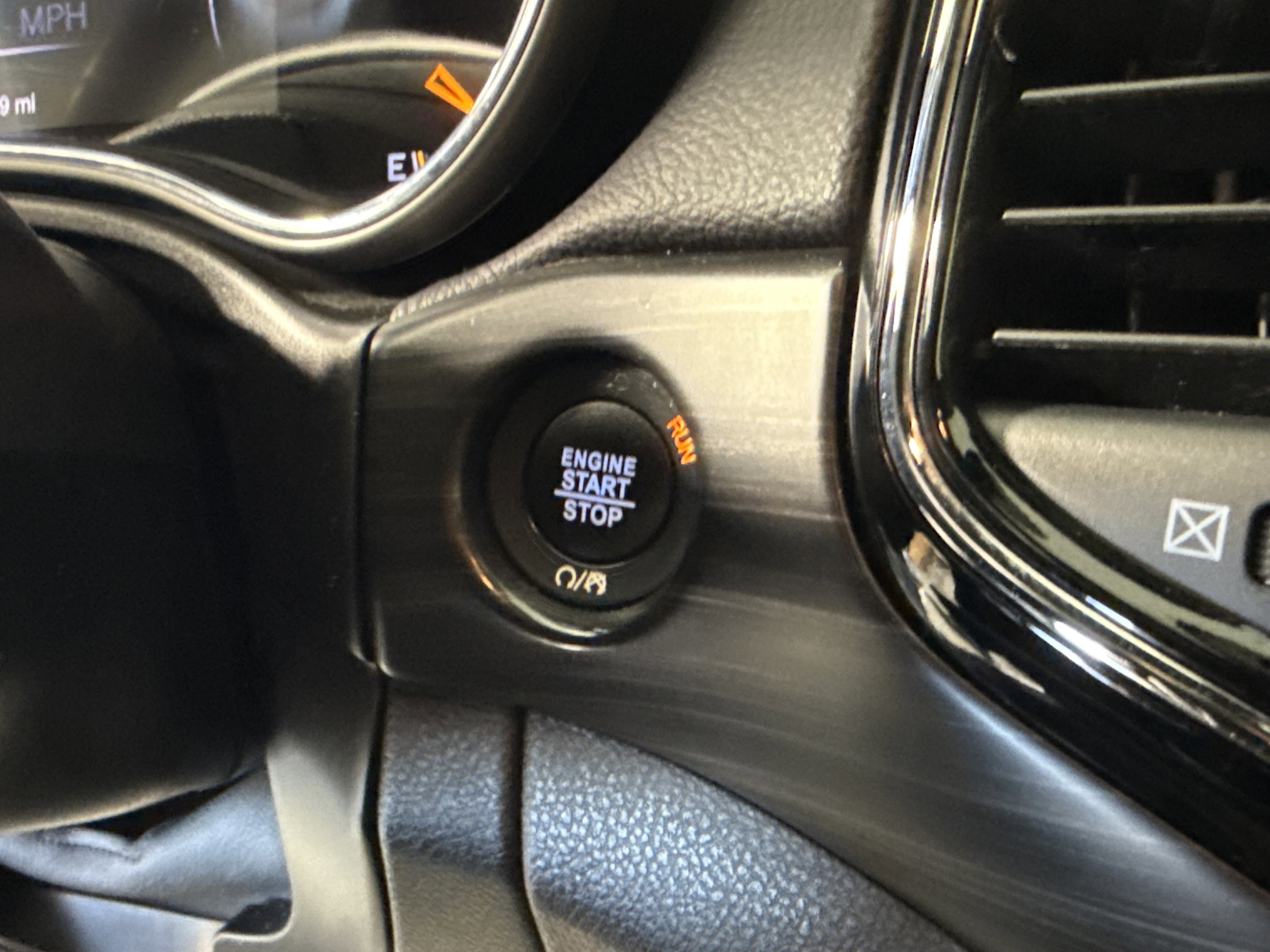 Used 2020 Jeep Grand Cherokee Altitude image 27