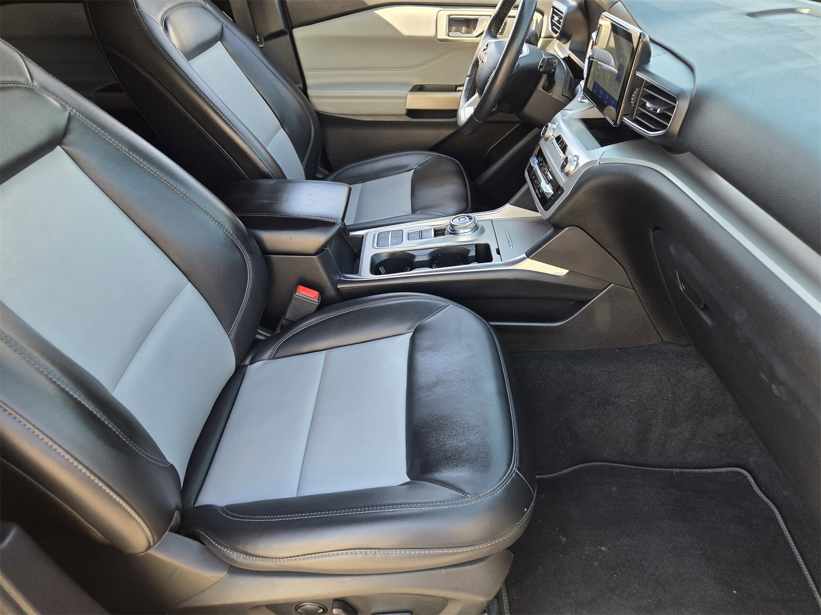 Certified 2022 Ford Explorer XLT w/ Equipment Group 202A image 13