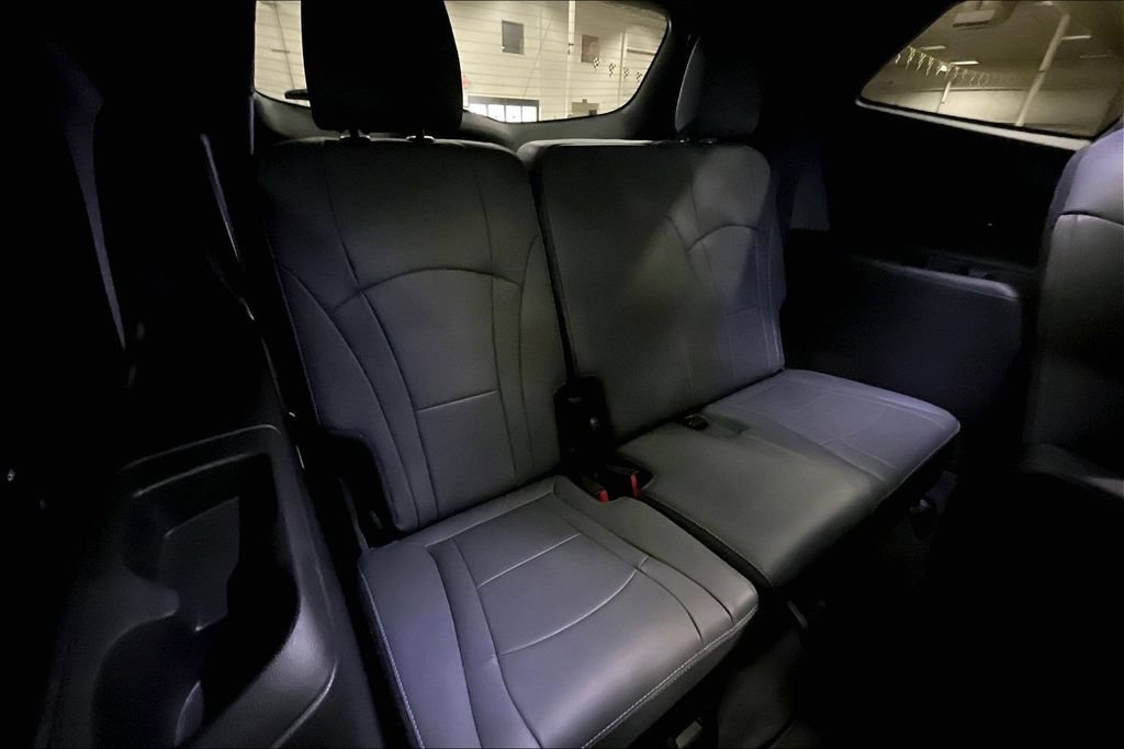 Used 2024 Buick Enclave Premium AWD/4WD image 26