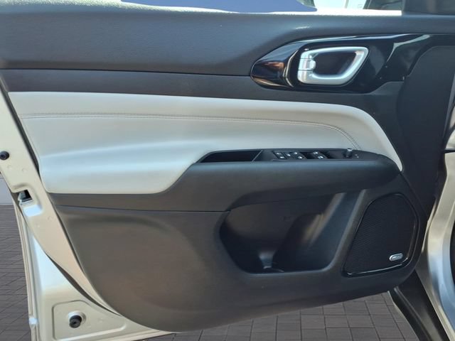 Used 2023 Jeep Compass Limited w/ Sun and Sound Group AWD/4WD image 16