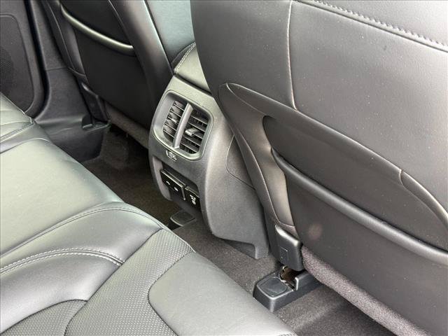 Used 2020 Jeep Cherokee Limited AWD/4WD image 16