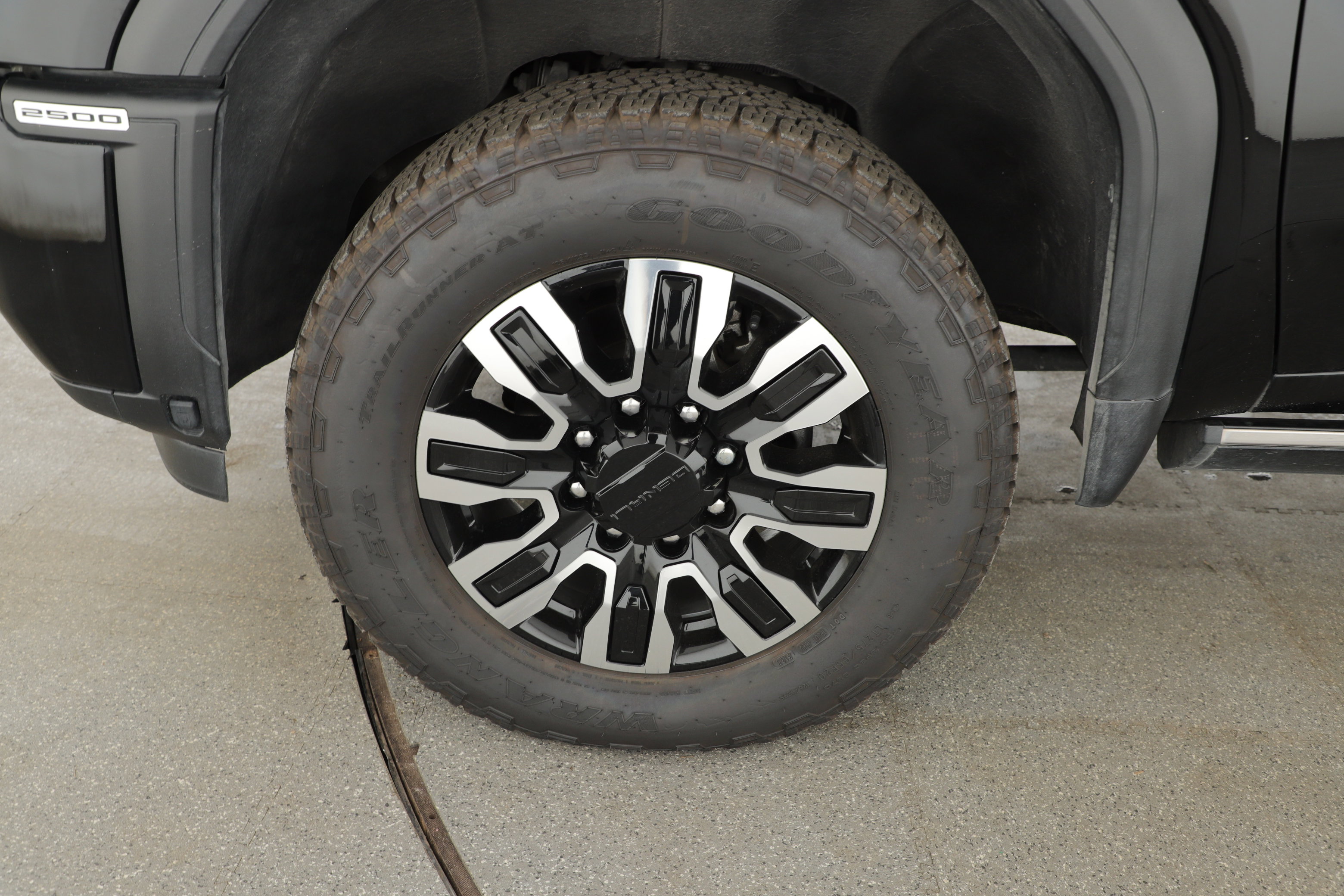 Used 2024 GMC Sierra 2500 Denali Ultimate AWD/4WD image 4