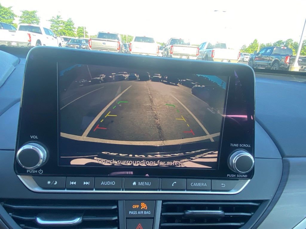 Used 2024 Nissan Altima 2.5 SV FWD image 16