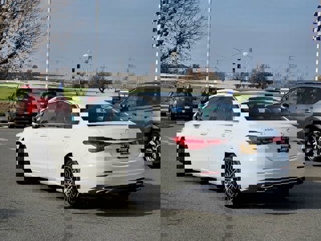 Used 2023 Mercedes-Benz C 300 Sedan image 3