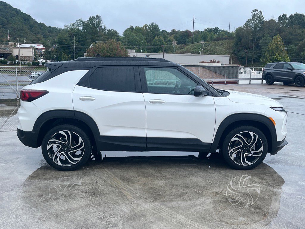 Used 2025 Chevrolet TrailBlazer RS w/ Convenience Package image 2