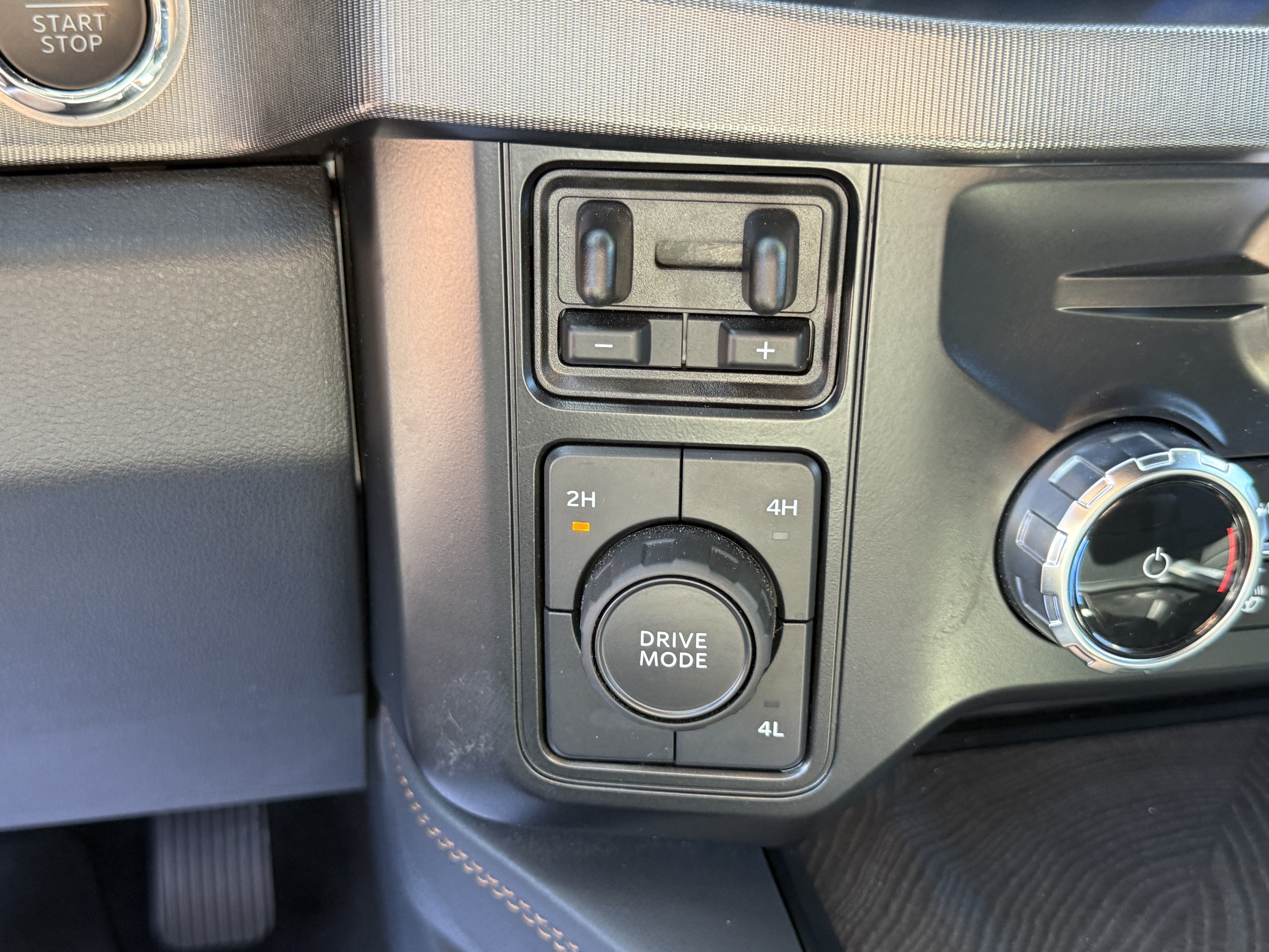 Certified 2024 Ford F450 Platinum w/ FX4 Off-Road Package AWD/4WD image 24