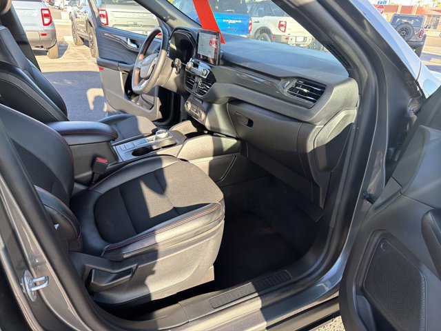 Certified 2025 Ford Escape ST-Line Select AWD/4WD image 15