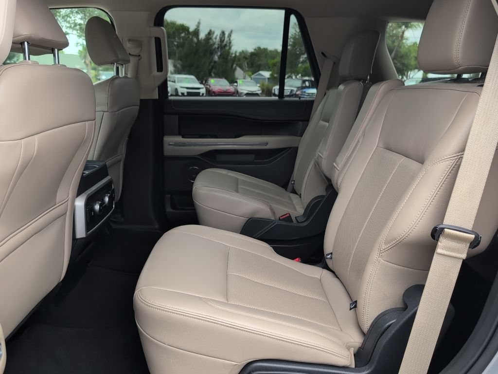 Certified 2024 Ford Expedition XLT RWD image 11