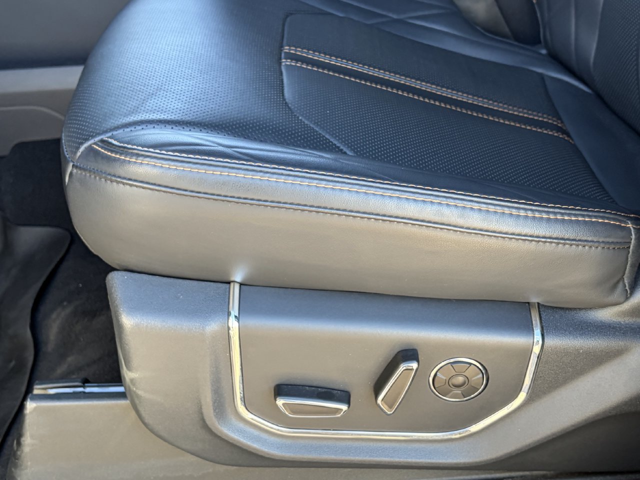 Certified 2024 Ford Expedition Max Platinum AWD/4WD image 30