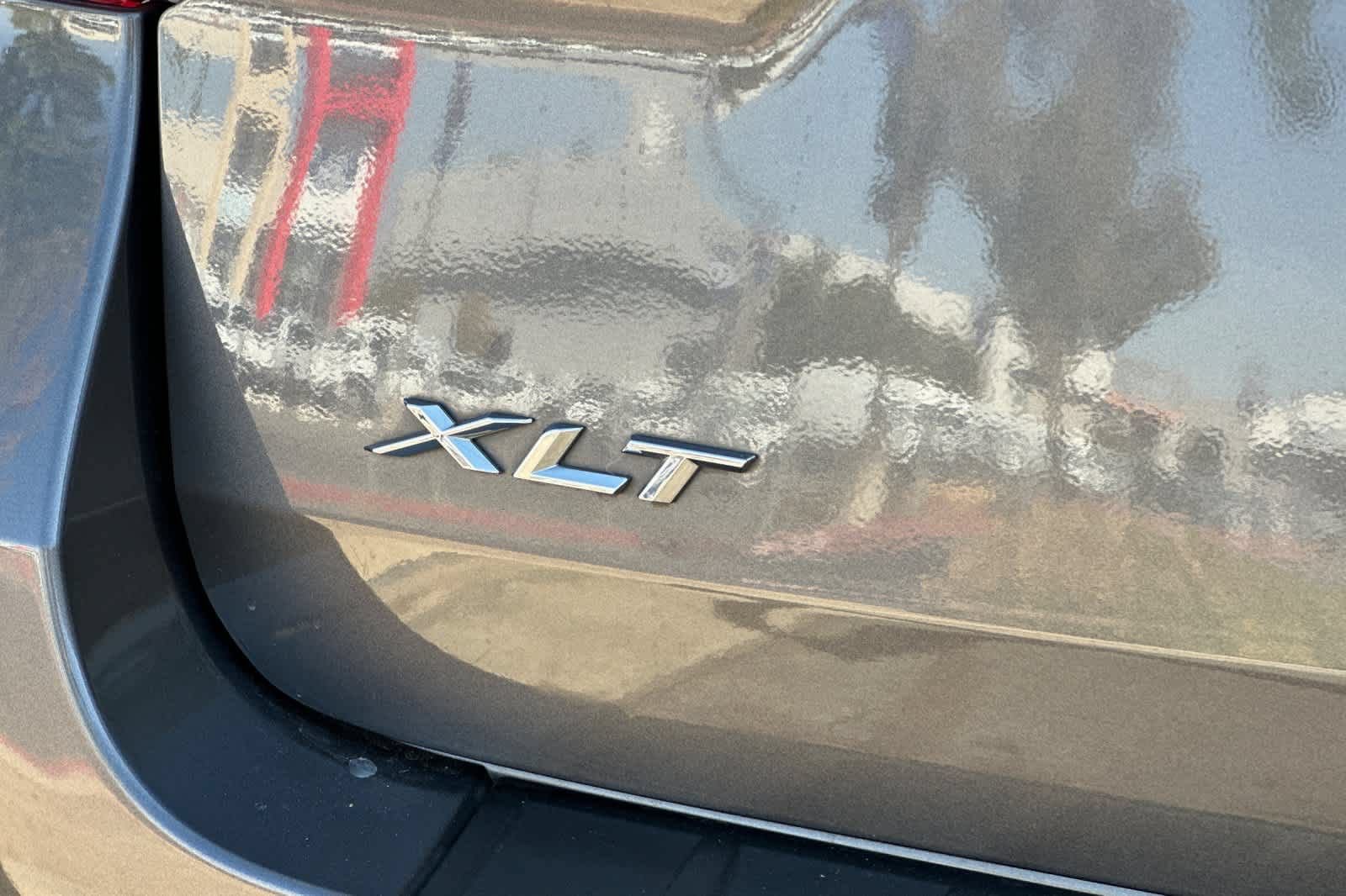 Certified 2022 Ford Explorer XLT w/ Equipment Group 202A RWD image 30