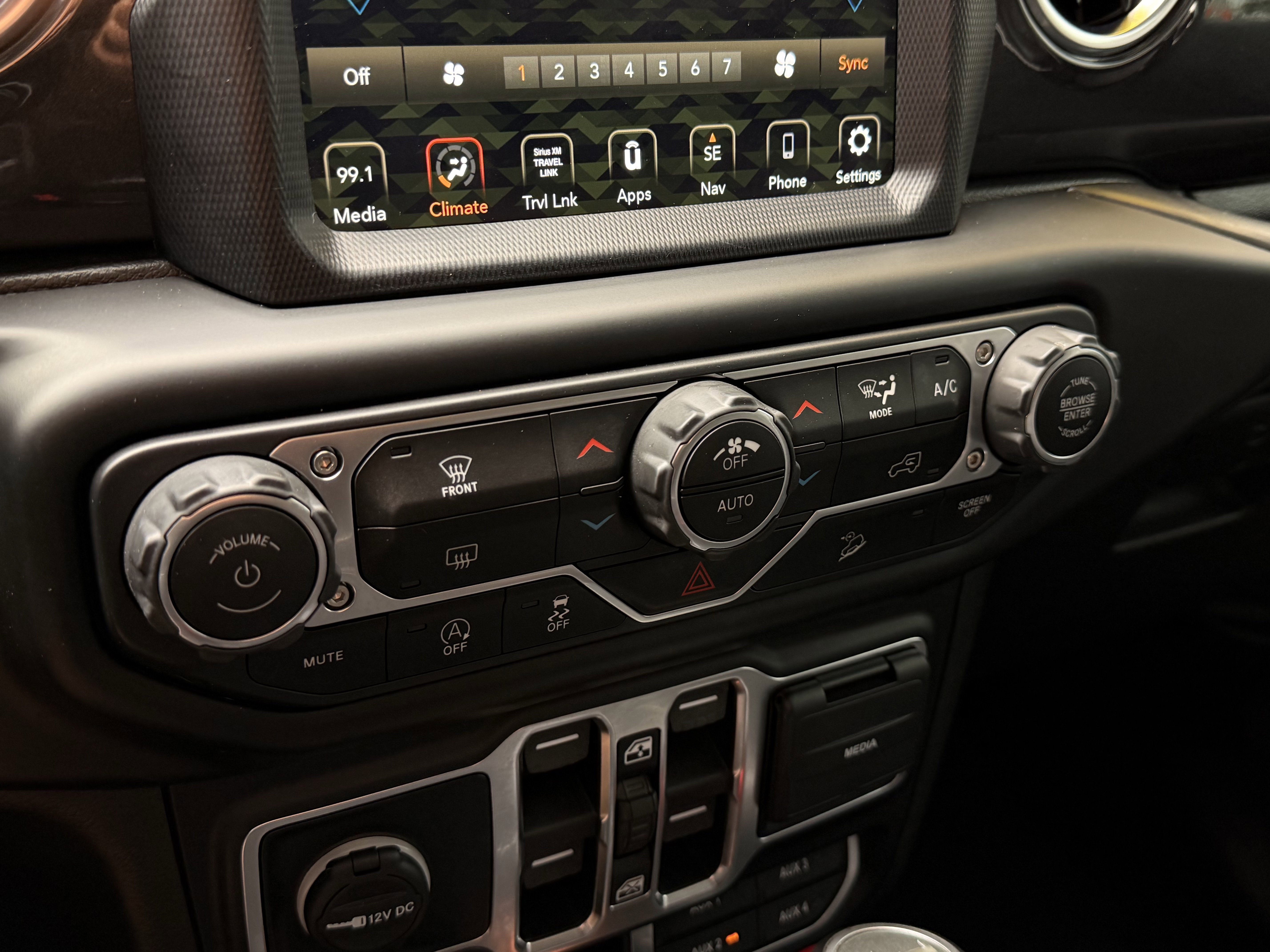Used 2020 Jeep Wrangler Unlimited Sahara AWD/4WD image 24