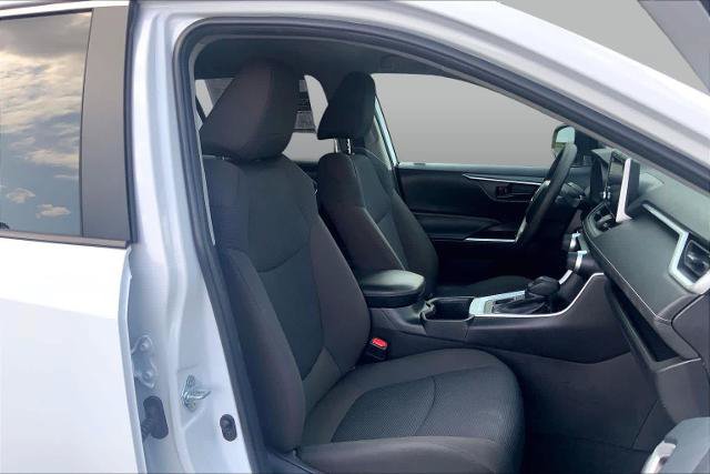 Used 2025 Toyota RAV4 LE AWD/4WD image 8