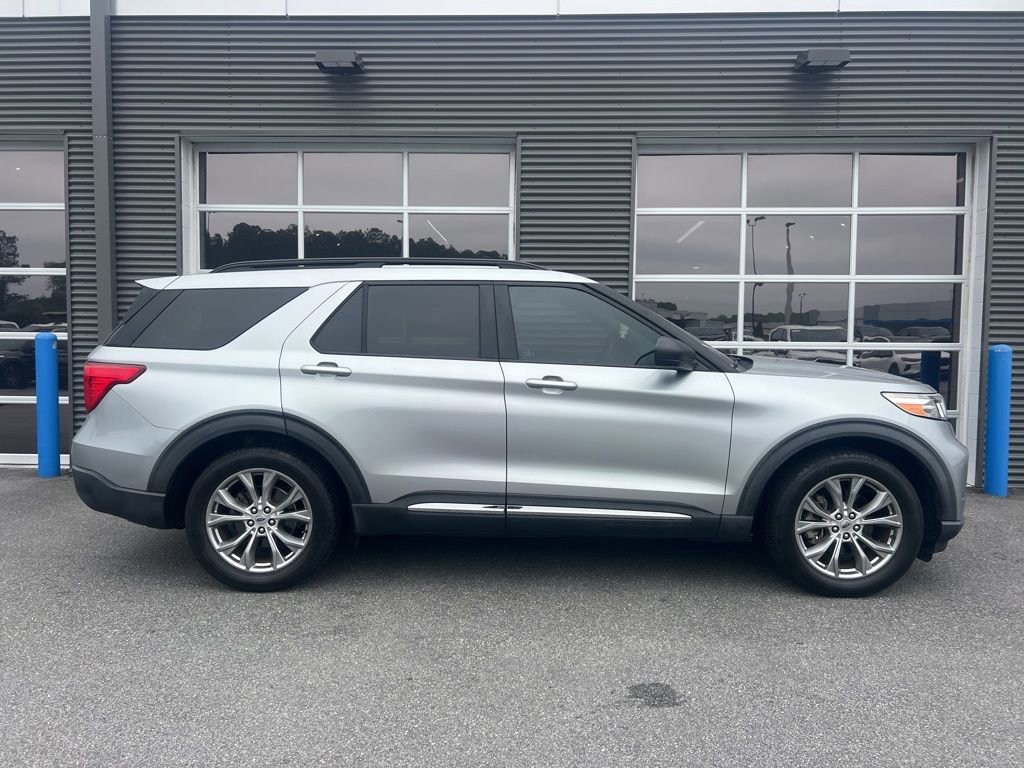 Certified 2020 Ford Explorer XLT w/ Equipment Group 202A image 4