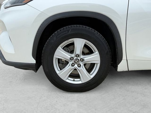 Used 2021 Toyota Highlander LE FWD image 24