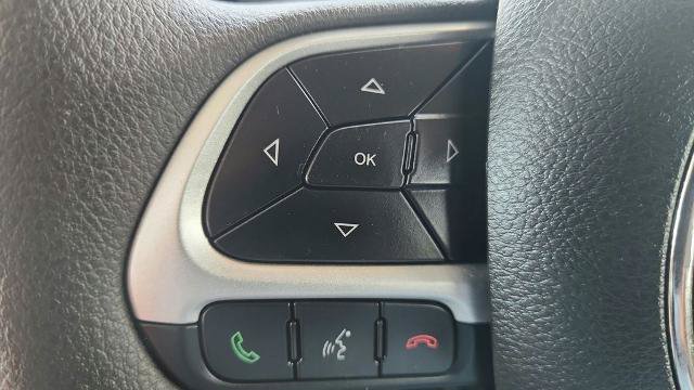 Used 2023 Jeep Renegade Latitude AWD/4WD image 23