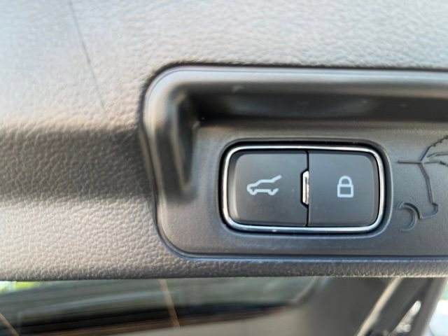 Certified 2025 Ford Explorer ST-Line w/ Premium Package AWD/4WD image 19